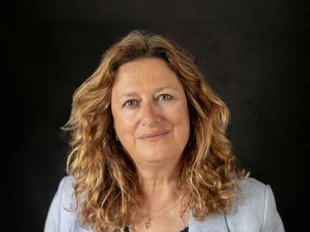 Elly Griffiths SA crop